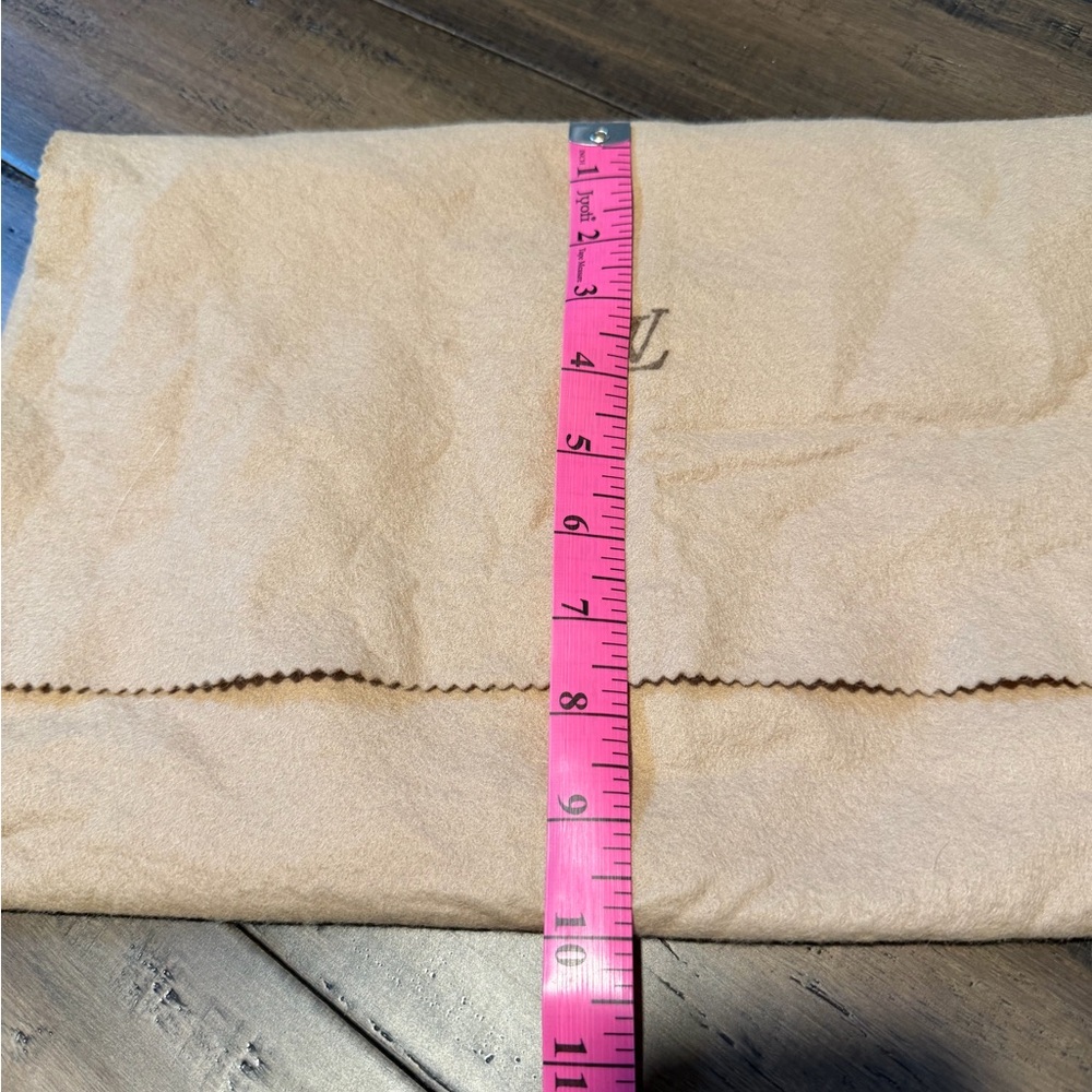 Louis Vuitton Beige Dust Cover with LV Logo 15x10 - Picture 4 of 8